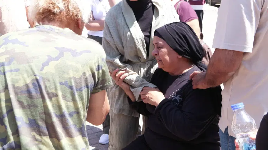 "EVLADIM GÖZÜMÜN ÖNÜNDE ERİYOR"

 4