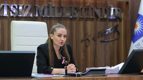AK Parti'ye geçeceği iddia edilmişti. Antalya Büyükşehir Belediye