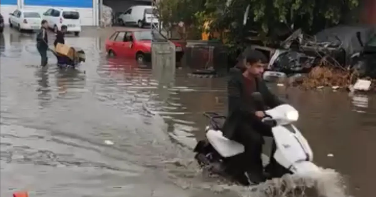 Batman’da sağanak: Cadde ve sokaklar suyla doldu