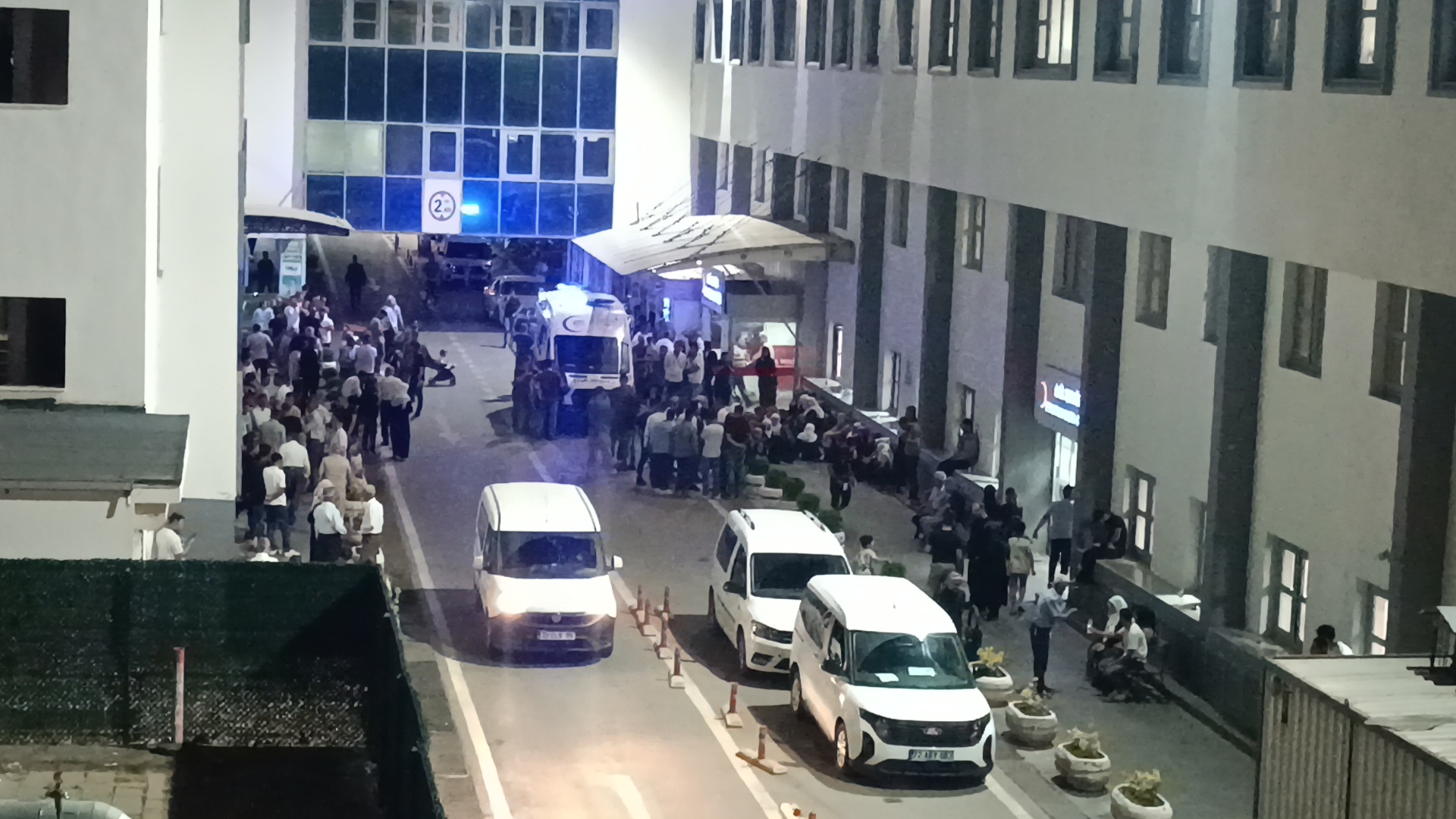Çocukların kavgası büyüdü, akrabalar birbirine girdi: Dördü ağır altı yaralı