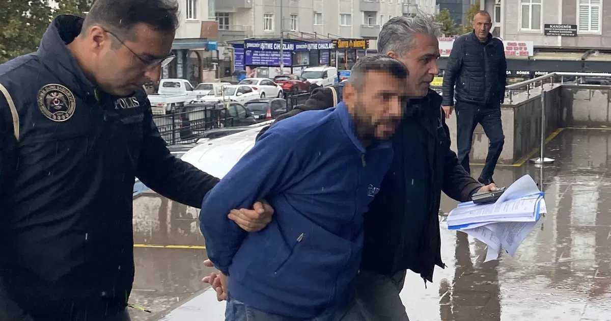 Bayrak provokasyonunun altından kendisi çıktı