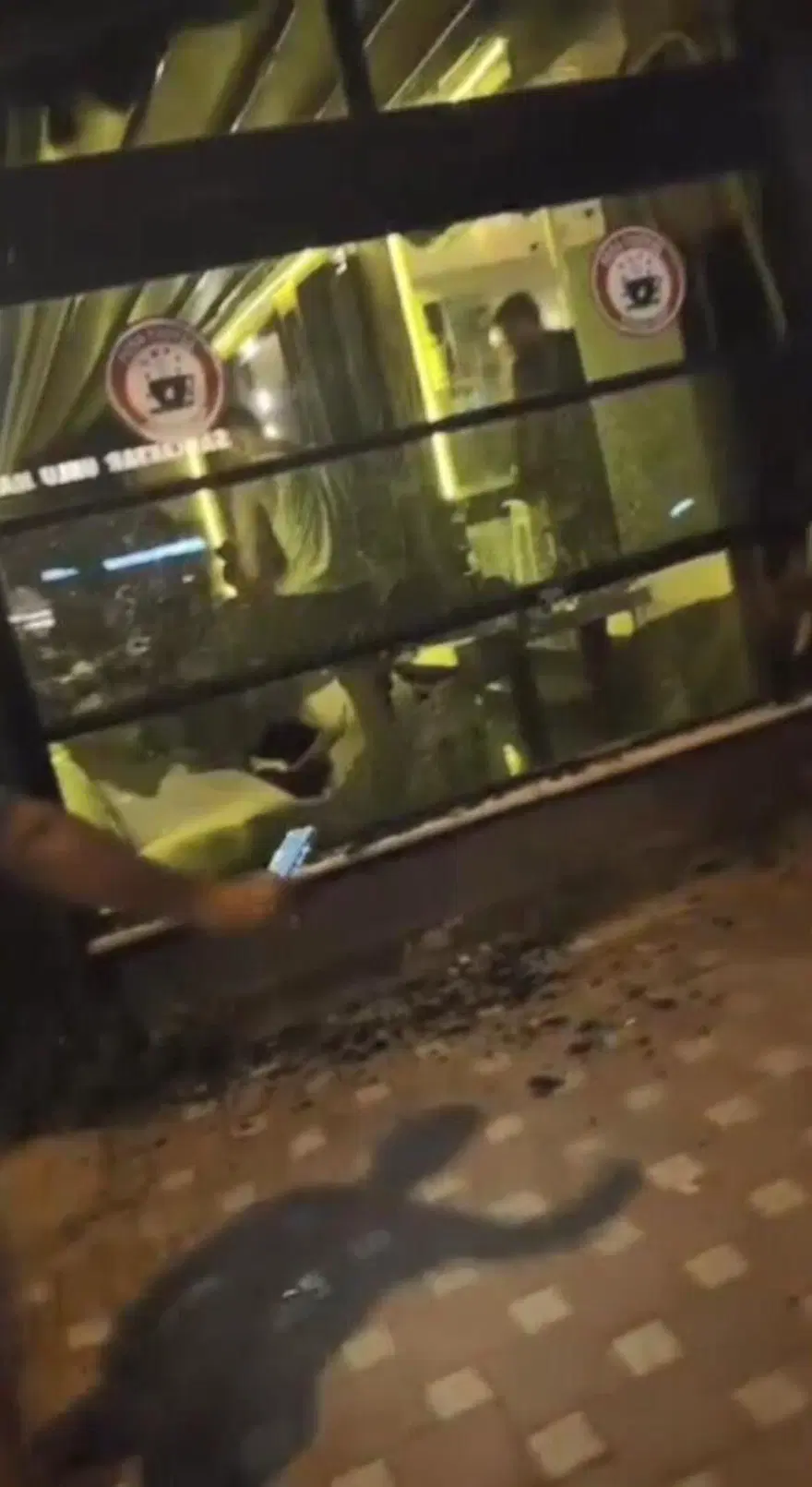 Bayrampaşa'da kafeye silahlı saldırı. 3 müşteri yaralandı 1