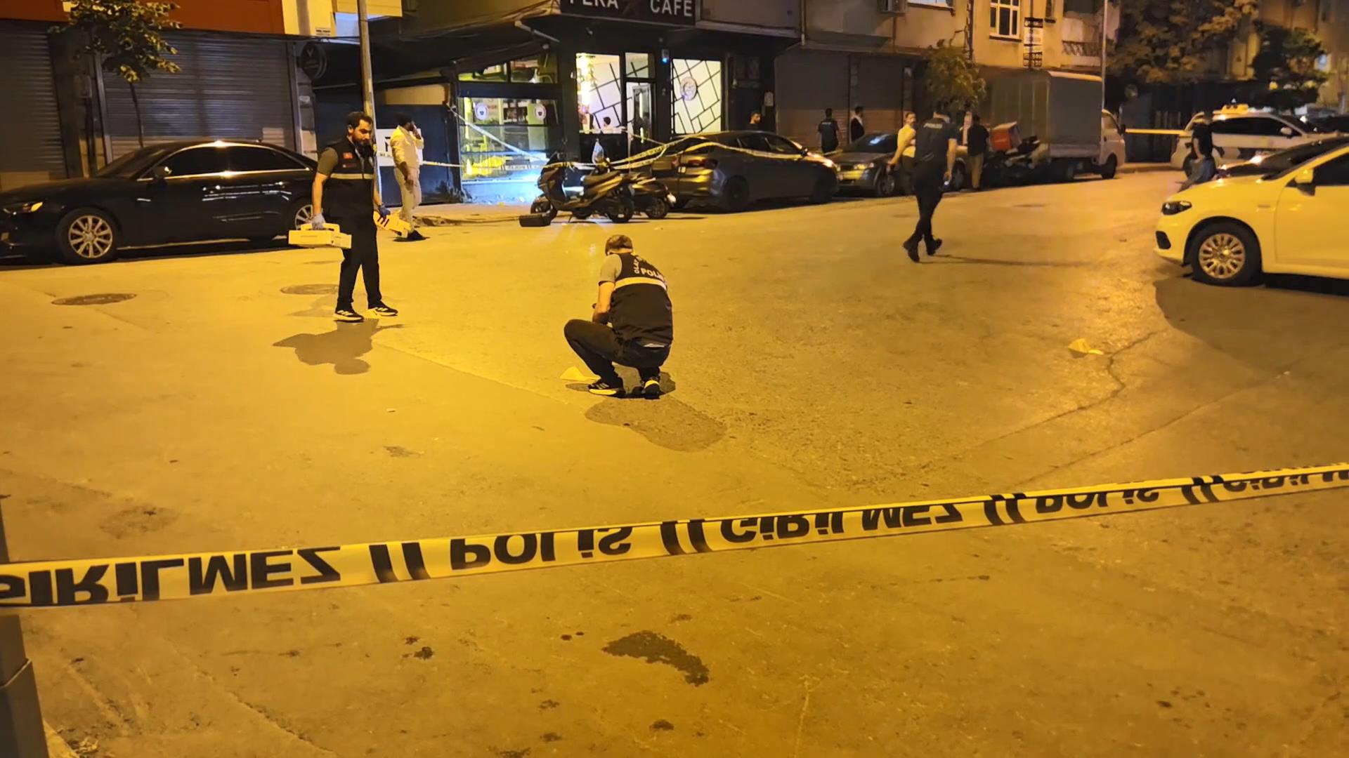 Bayrampaşa'da kafeye silahlı saldırı. 3 müşteri yaralandı