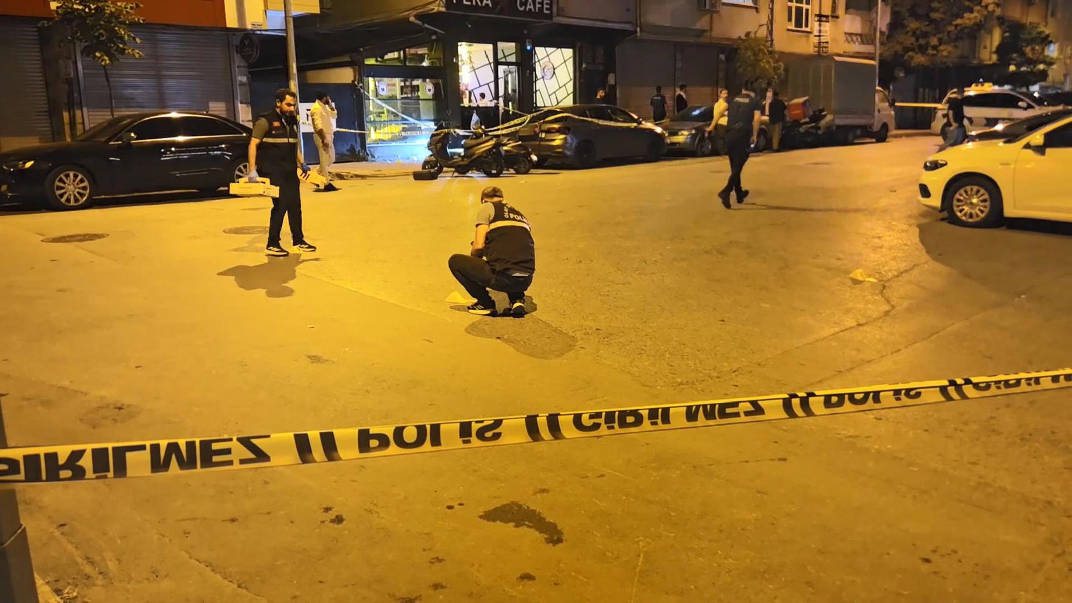 Bayrampaşa'da kafeye silahlı saldırı. 3 müşteri yaralandı
