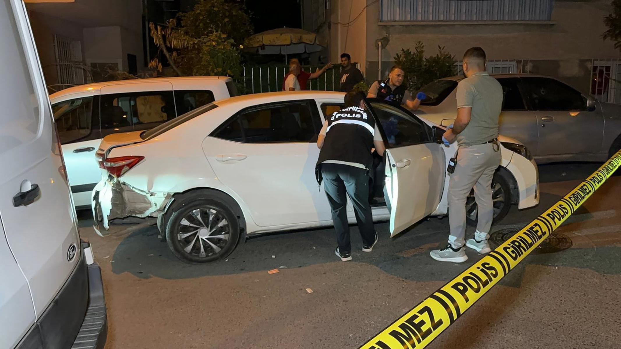 Polisin "dur" ihtarına uymadı, park halindeki araçlara çarptı. 1 gözaltı