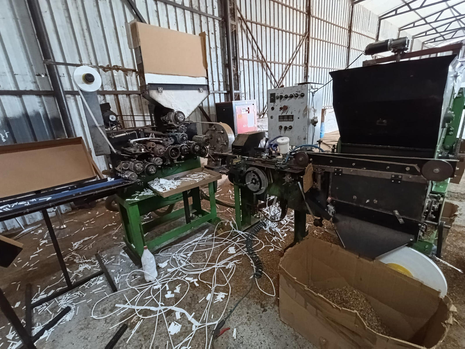 Besihane görünümlü kaçak sigara imalathanesinden 425 bin dolu makaron çıktı