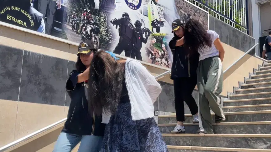 Etiler'de tek tek kapıları yoklayan üç kadın tutuklandı 3 Etiler'de tek tek kapıları yoklayan üç kadın tutuklandı 3