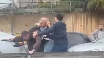 Beykoz'da trafikte kaynak yaptı. Sürücüler arasında tekmeli yumruklu kavga çıktı