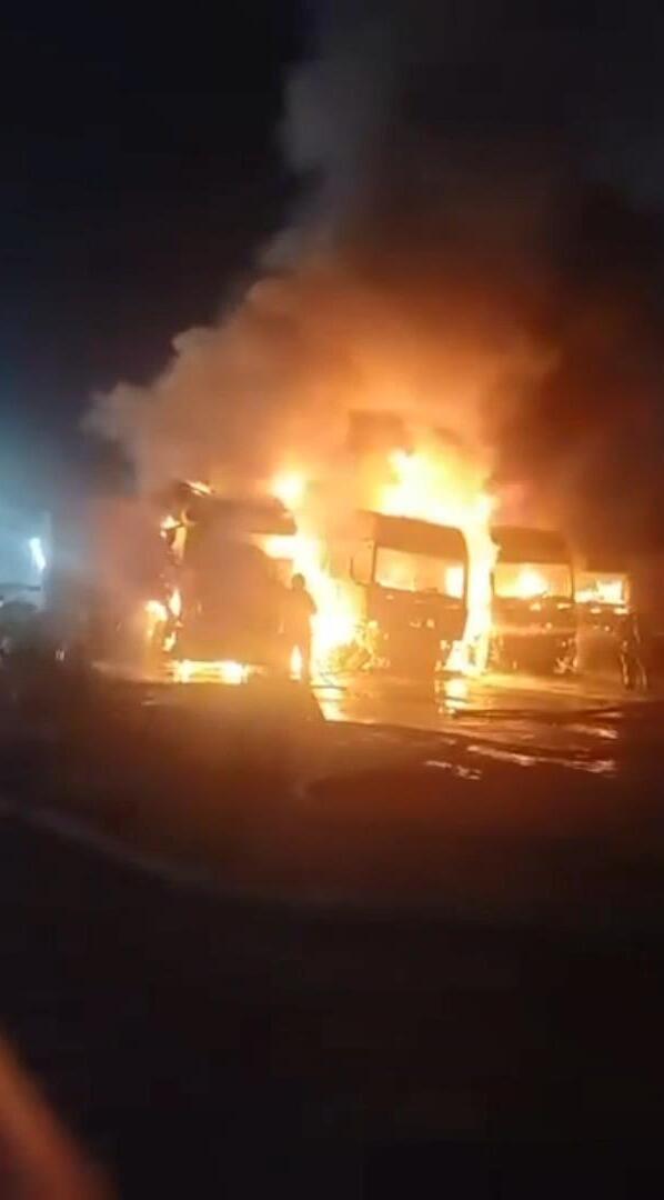 Beylikdüzü'nde 4 TIR ateşe verildi. Kaçan şüpheliler aranıyor
