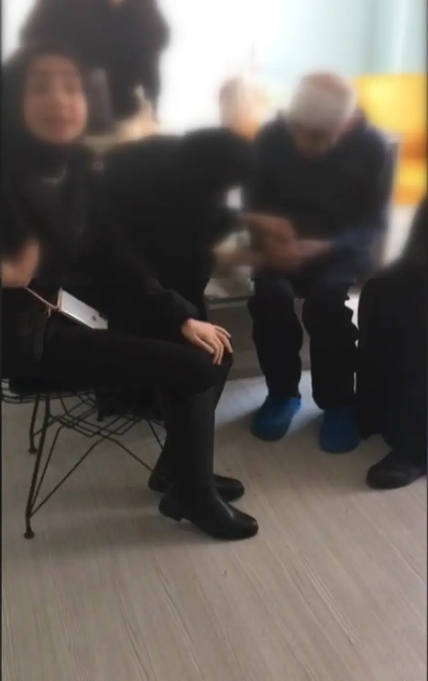 Bakımevindeki yaşlılara işkence. Önce yere düşürdü sonra dövdü  3