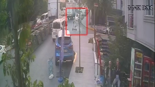İstanbul'da feci olay: Scooter kullanan 11 yaşındaki çocuk TIR'ın altında kaldı