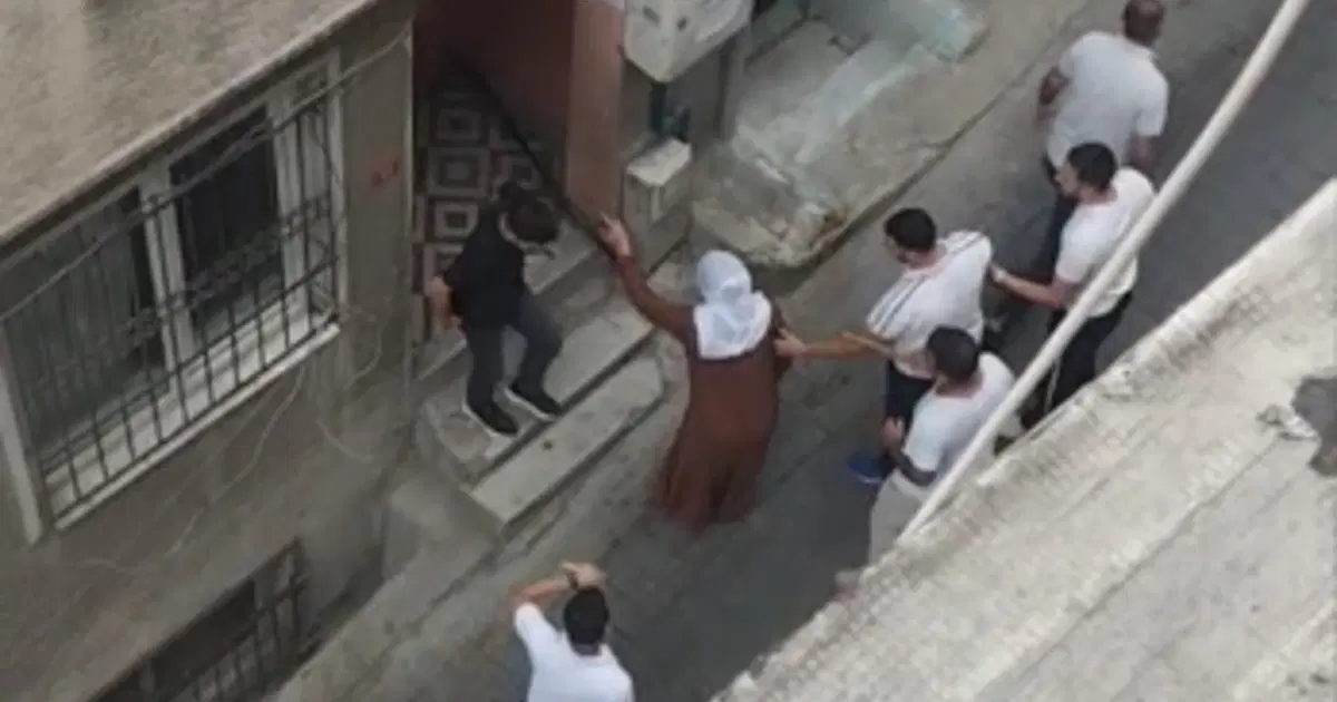 Beyoğlu’nda fön parasını vermek istemedi, taş ve sopalarla evini bastılar