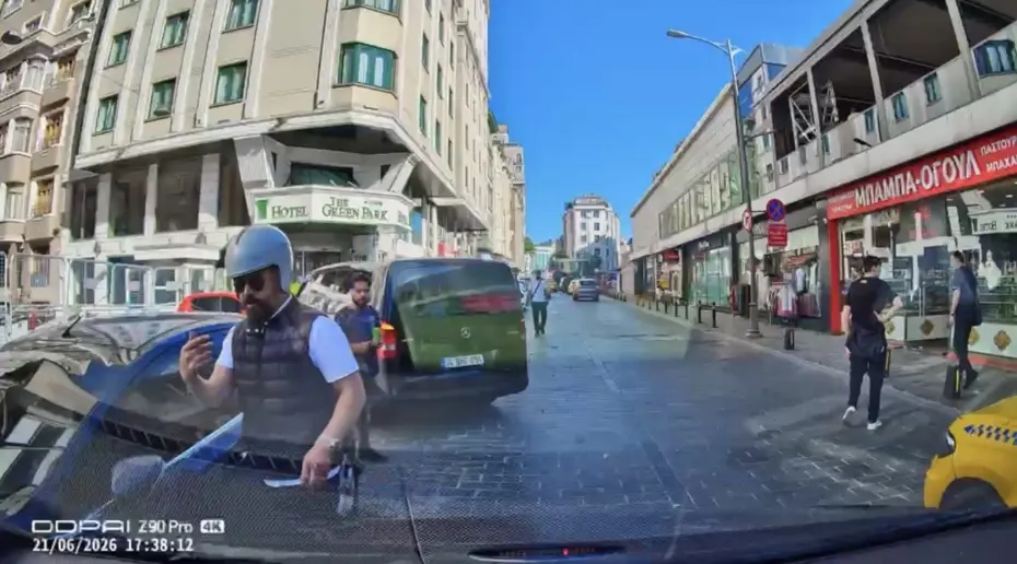 Yol verme tartışmasında tehditler savurdu: ''Boksörüm çeneni kırarım'' 