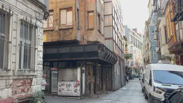Komşusunu öldürüp "kötü koku" ihbarında bulundu