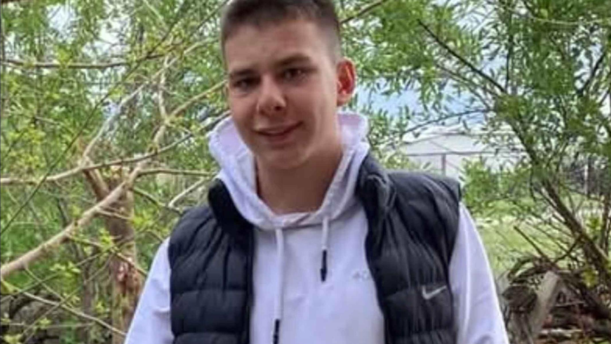 Baba ve oğulları bıçaklı kavgaya girdi. 17 yaşındaki çocuk hayatını kaybetti