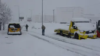 4 gün aralıksız kar yağdı. 111 köy yolu kapandı