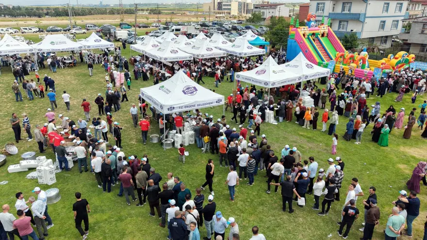 2 ton, 1 saatte tükendi. Kazan kazan pişirdiler, uzun kuyruklar oluştu 