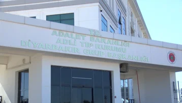 Boşandığı kadını öldürdü, yakalanacağını anlayınca intihar etti