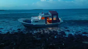 Karaya oturan teknede mahsur kaldılar