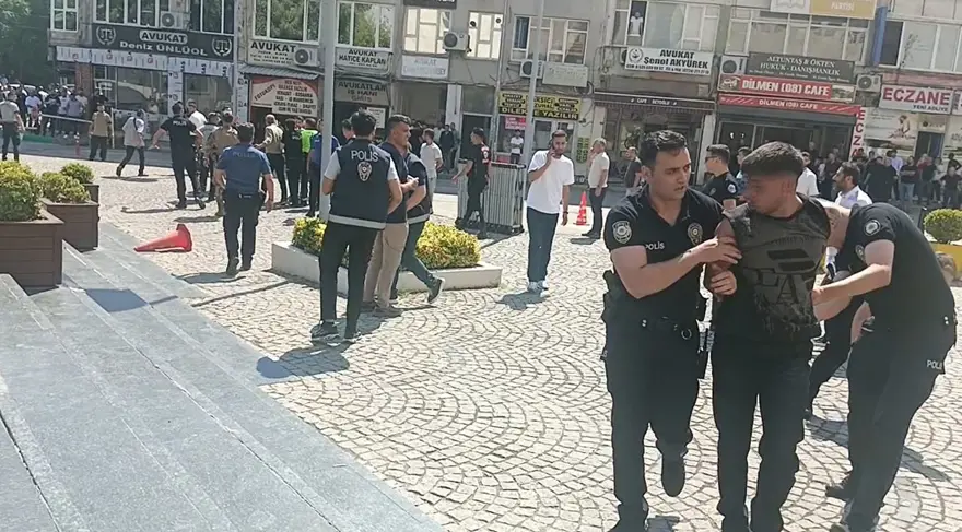 Duruşmada başlayan kavga sokağa taşındı: Biri polis üç yaralı 3
