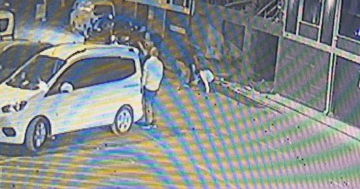 Araç ticareti silahlı kavgaya döndü. O anlar kamerada