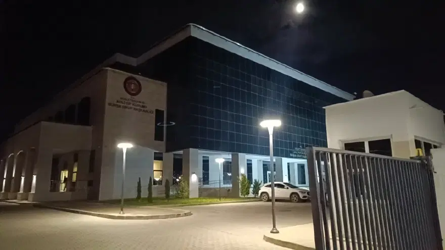 ERKEK ARKADAŞI GÖZALTINDA 1