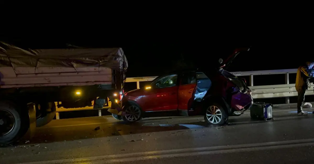 Yağış zincirleme kazaya neden oldu: 2'si çocuk 3 yaralı