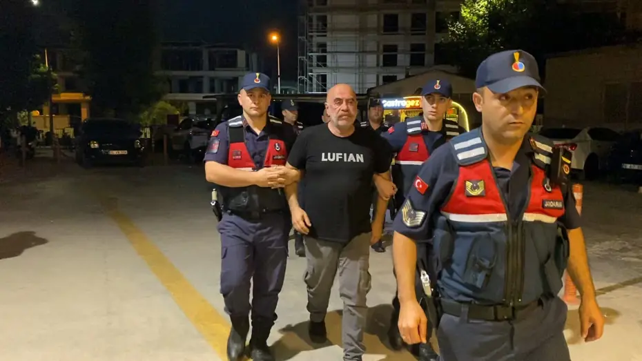 Yönetmen Ezel Akay gözaltına alındı