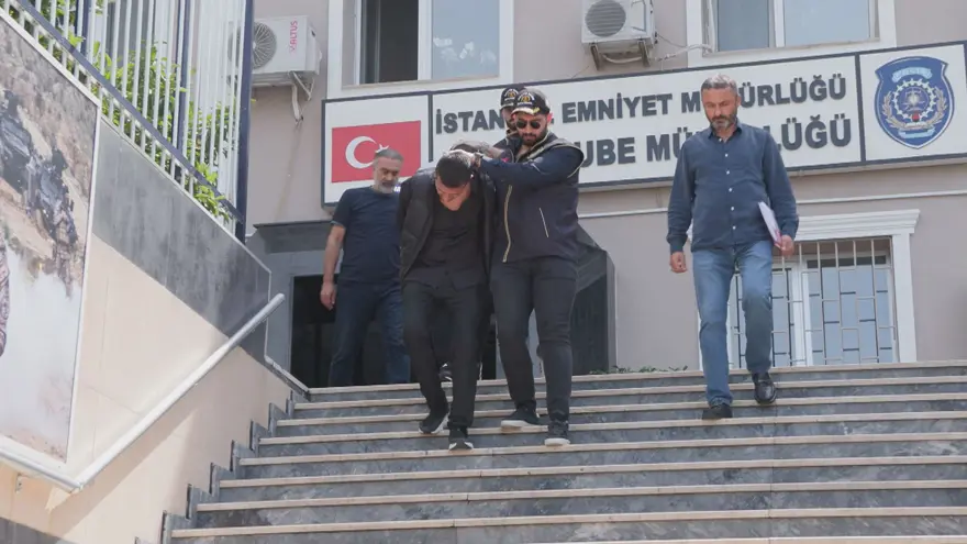 Büyükçekmece Adliyesi'nden 25 kilo altın, 50 gümüşle kaçmışlardı. İki şüpheli adliyeye sevk edildi 1