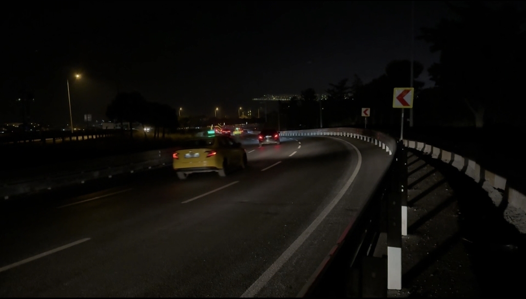 Bariyerlere çarpan 20 yaşındaki motokurye kurtarılamadı