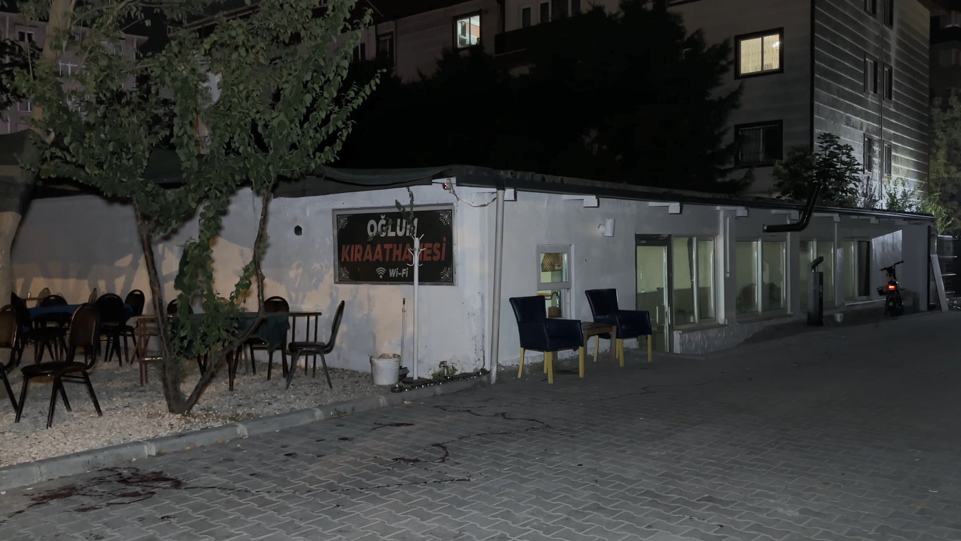 Büyükçekmece’de kıraathaneye silahlı saldırı. 3 kişi yaralandı