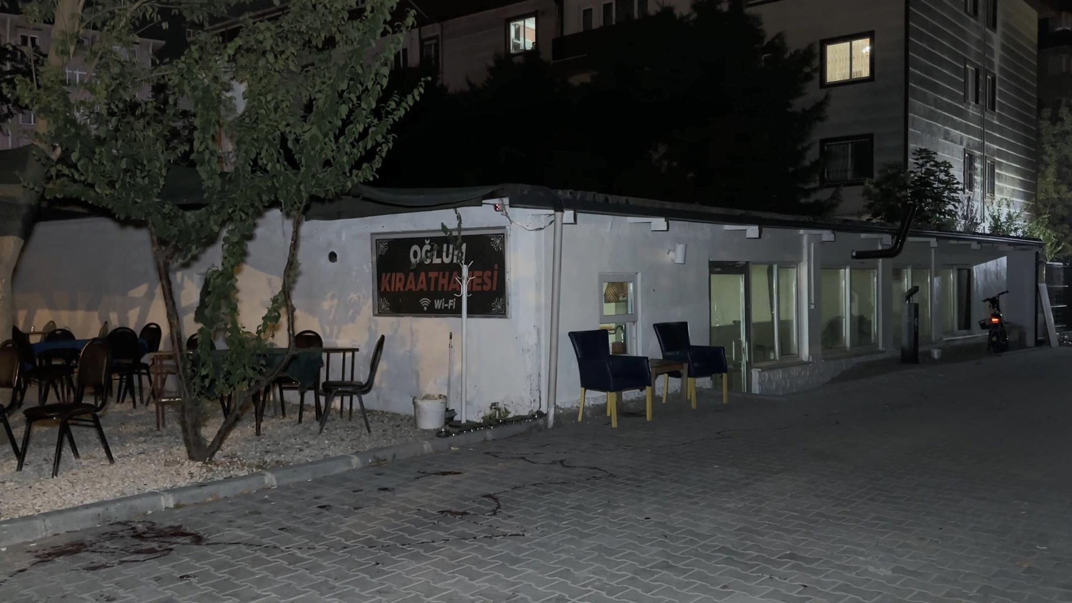 Büyükçekmece’de kıraathaneye silahlı saldırı. 3 kişi yaralandı