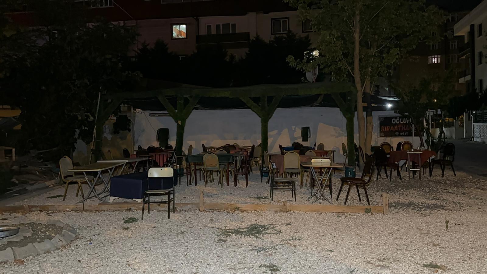 Büyükçekmece’de kıraathaneye silahlı saldırı. 3 kişi yaralandı