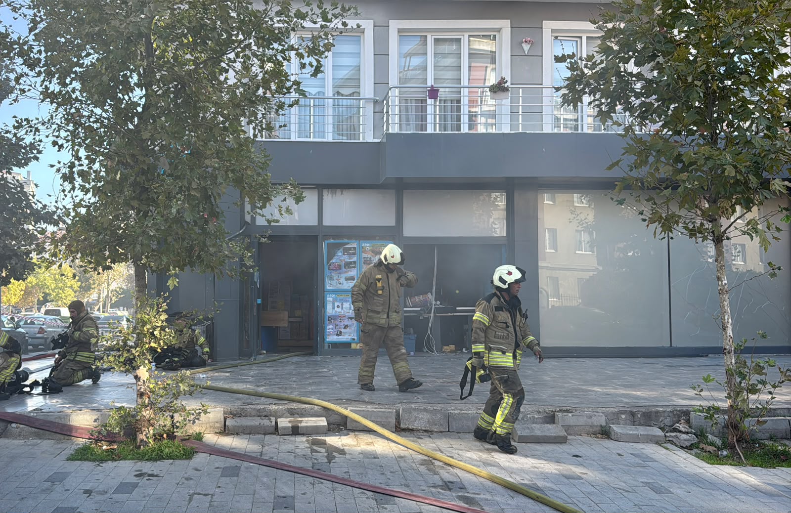 Büyükçekmece'de market deposunda yangın çıktı