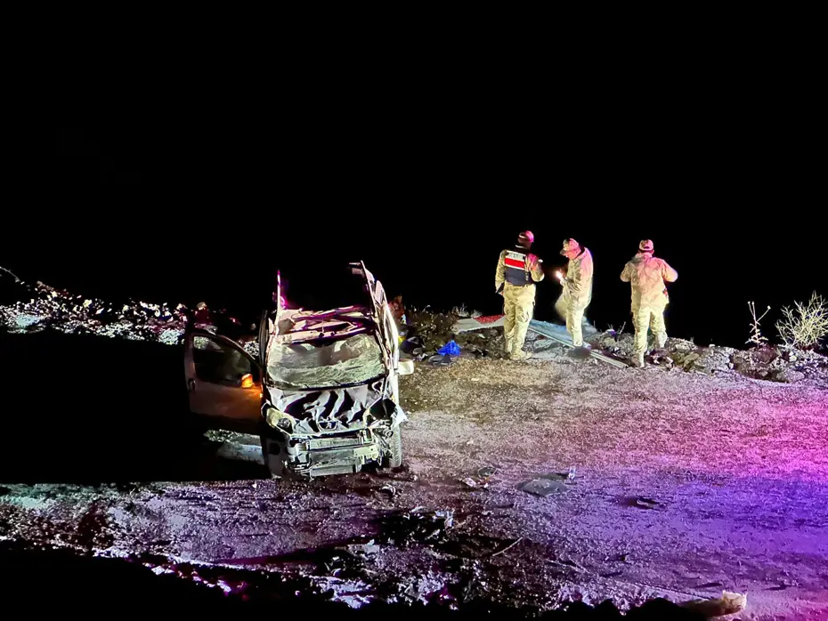 Tunceli'de buzlanma kazası. 20 metreden şarampole yuvarlandı
