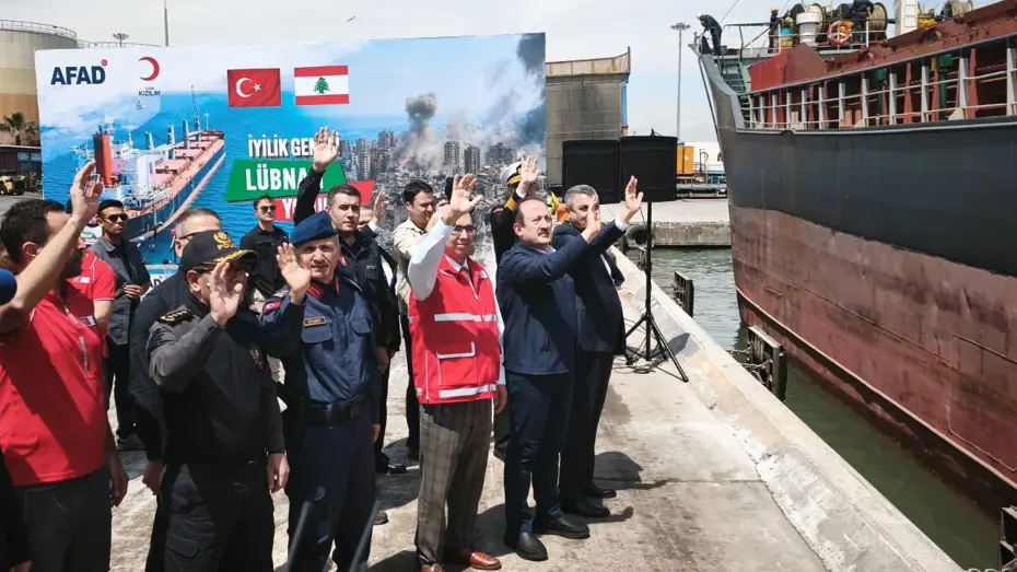 Lübnan'a gidecek. Yardım gemisi Mersin'den yola çıktı