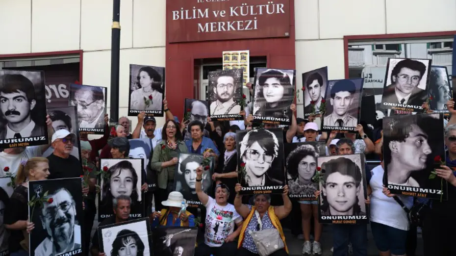 Tam 33 yıl geçti... Madımak olaylarında yaşamını yitirenler anıldı
