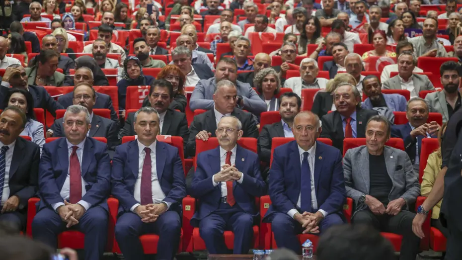 CHP'de neler oldu? Yeni Parti'ye geçmeyen iki isim, A Takımı'nın gündeminde