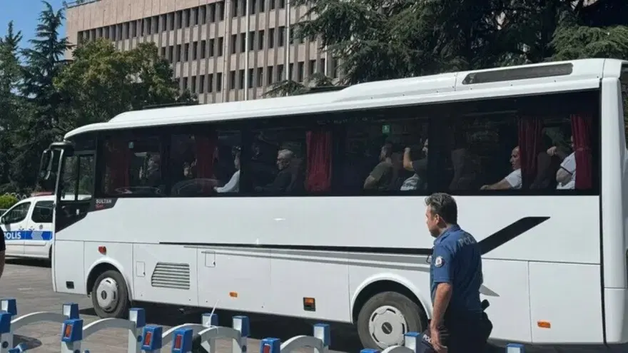 EVDEKİ ALTINLARIN "AİLE BİRİKİMİ" OLDUĞUNU SAVUNDU 2 EVDEKİ ALTINLARIN "AİLE BİRİKİMİ" OLDUĞUNU SAVUNDU 2