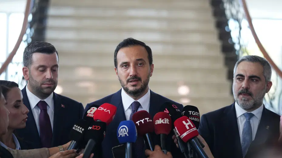 Ataşehir'de belediye AK Parti'ye geçti