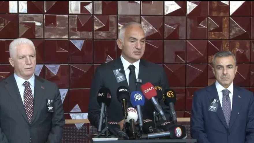 Muazzez Abacı'ya duygu dolu veda... Torunu gözyaşlarına hakim olamadı 6 Muazzez Abacı'ya duygu dolu veda... Torunu gözyaşlarına hakim olamadı 6