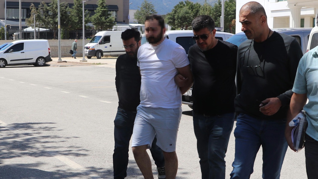 Sevgilisinin eski eşiyle karşılaştı, öldürdü