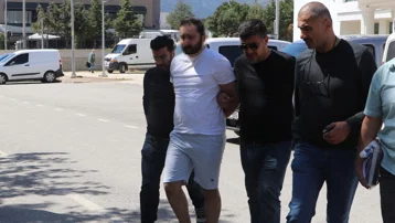 Sevgilisinin eski eşiyle karşılaştı, öldürdü