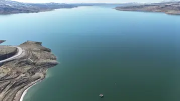 Barajda su seviyesi 4 katına çıktı, eski köy sular altında kaldı
