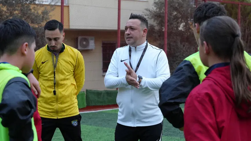 39 yaşında memurluktan istifa edip kulüp kurdu 