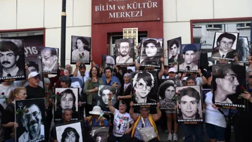 Tam 33 yıl geçti... Madımak olaylarında yaşamını yitirenler anıldı