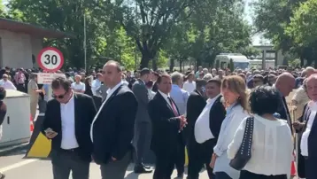 CHP'de salı gerilimi. Meclis önünde arbede