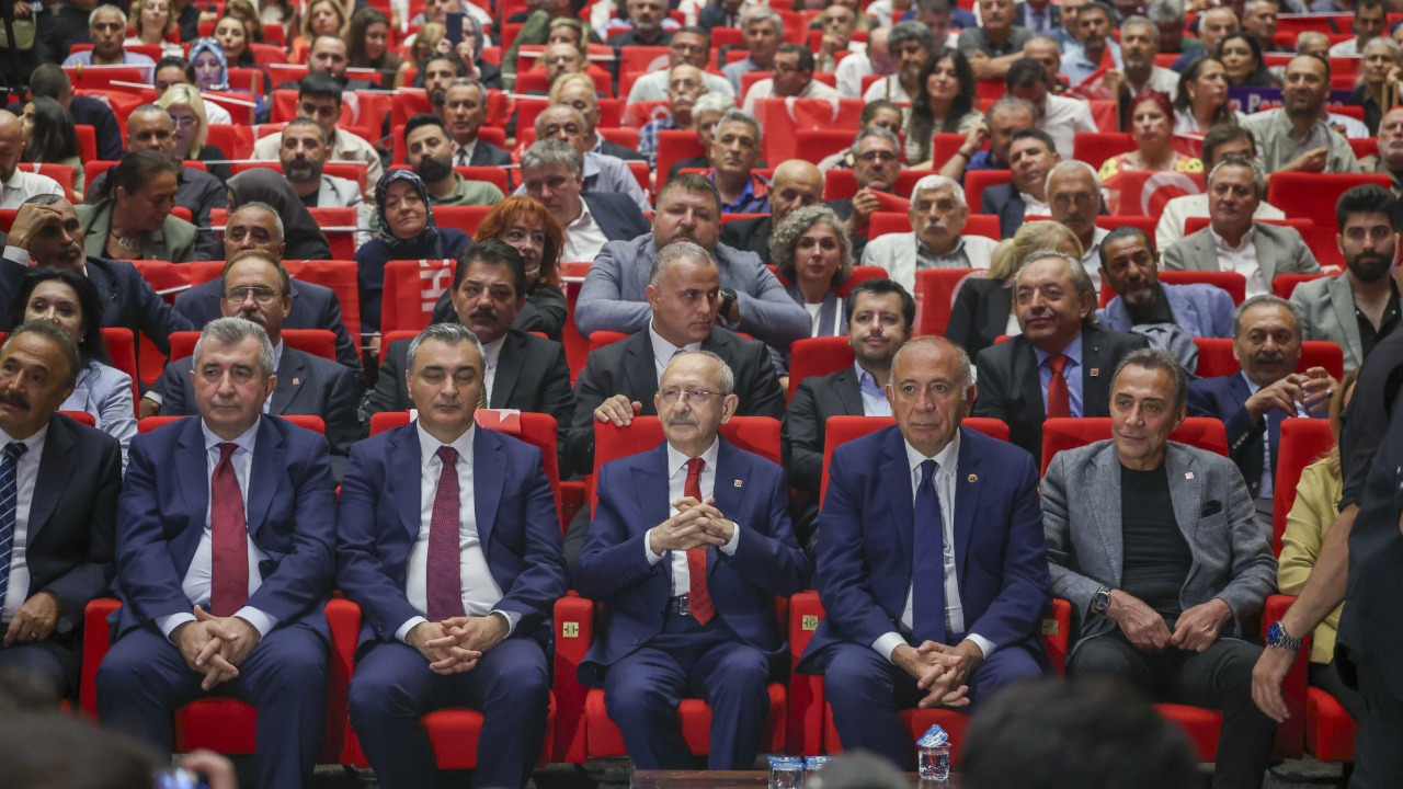 CHP'de neler oldu? Yeni Parti'ye geçmeyen iki isim, A Takımı'nın gündeminde