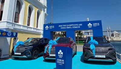 Tarihi lisede üç birinciye otomobil hediye edildiİstanbul'un tarihi okulları arasındaki Kabataş Erkek Lisesi'nde üç YKS birincisine TOGG marka otomobil hediye edildi.