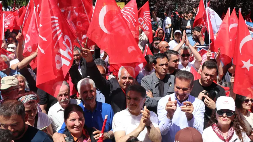 900 İMZA GENEL MERKEZ'E VERİLDİ 